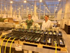 Lara en Tamara bij het 1e gezamenlijk experiment